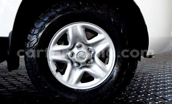 Nunua Ilio tumika Toyota Land Cruiser Nyeupe Gari ndani ya Dar es Salaam nchini Dar es Salaam Nunua Ilio tumika Toyota Land Cruiser Nyeupe Gari ndani ya Dar es Salaam nchini Dar es Salaam