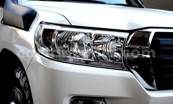 Nunua Ilio tumika Toyota Land Cruiser Nyeupe Gari ndani ya Dar es Salaam nchini Dar es Salaam Nunua Ilio tumika Toyota Land Cruiser Nyeupe Gari ndani ya Dar es Salaam nchini Dar es Salaam