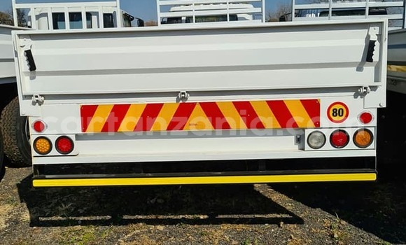 Buy Used Nissan UD White Truck in Dar es Salaam in Dar es Salaam Buy Used Nissan UD White Truck in Dar es Salaam in Dar es Salaam