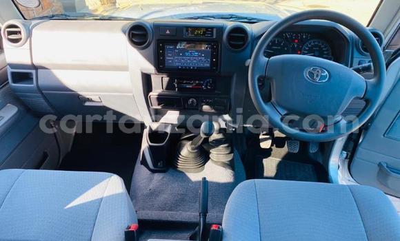 Nunua Ilio tumika Toyota Land Cruiser Fedha Gari ndani ya Dar es Salaam nchini Dar es Salaam Nunua Ilio tumika Toyota Land Cruiser Fedha Gari ndani ya Dar es Salaam nchini Dar es Salaam