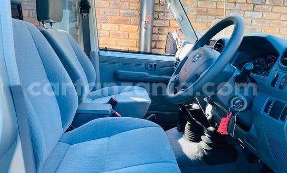 Nunua Ilio tumika Toyota Land Cruiser Fedha Gari ndani ya Dar es Salaam nchini Dar es Salaam Nunua Ilio tumika Toyota Land Cruiser Fedha Gari ndani ya Dar es Salaam nchini Dar es Salaam