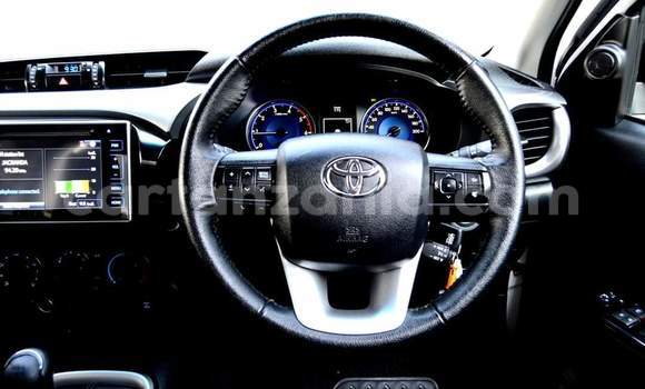 Nunua Ilio tumika Toyota Hilux Nyeupe Gari ndani ya Dar es Salaam nchini Dar es Salaam Nunua Ilio tumika Toyota Hilux Nyeupe Gari ndani ya Dar es Salaam nchini Dar es Salaam