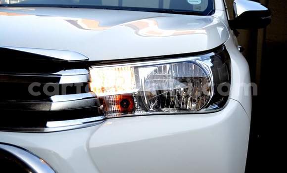 Nunua Ilio tumika Toyota Hilux Nyeupe Gari ndani ya Dar es Salaam nchini Dar es Salaam Nunua Ilio tumika Toyota Hilux Nyeupe Gari ndani ya Dar es Salaam nchini Dar es Salaam