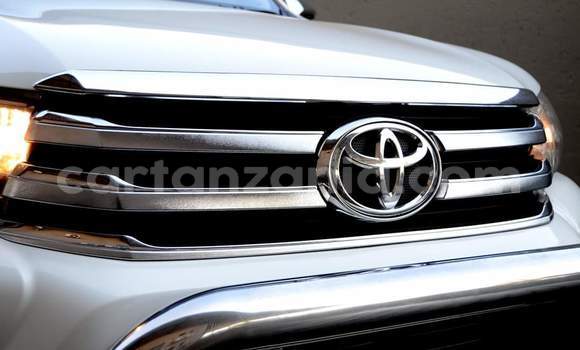 Nunua Ilio tumika Toyota Hilux Nyeupe Gari ndani ya Dar es Salaam nchini Dar es Salaam Nunua Ilio tumika Toyota Hilux Nyeupe Gari ndani ya Dar es Salaam nchini Dar es Salaam