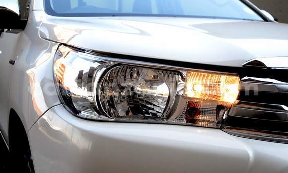 Nunua Ilio tumika Toyota Hilux Nyeupe Gari ndani ya Dar es Salaam nchini Dar es Salaam Nunua Ilio tumika Toyota Hilux Nyeupe Gari ndani ya Dar es Salaam nchini Dar es Salaam