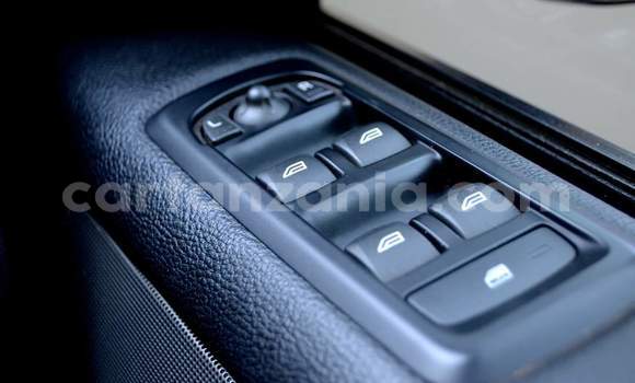 Nunua Ilio tumika Land Rover Discovery Nyeupe Gari ndani ya Dar es Salaam nchini Dar es Salaam Nunua Ilio tumika Land Rover Discovery Nyeupe Gari ndani ya Dar es Salaam nchini Dar es Salaam