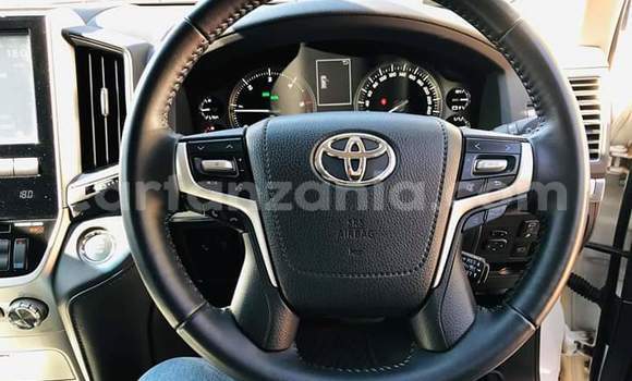 Nunua Ilio tumika Toyota Land Cruiser Nyeupe Gari ndani ya Dar es Salaam nchini Dar es Salaam Nunua Ilio tumika Toyota Land Cruiser Nyeupe Gari ndani ya Dar es Salaam nchini Dar es Salaam