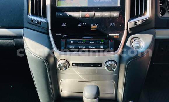 Nunua Ilio tumika Toyota Land Cruiser Nyeupe Gari ndani ya Dar es Salaam nchini Dar es Salaam Nunua Ilio tumika Toyota Land Cruiser Nyeupe Gari ndani ya Dar es Salaam nchini Dar es Salaam