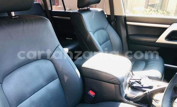 Nunua Ilio tumika Toyota Land Cruiser Nyeupe Gari ndani ya Dar es Salaam nchini Dar es Salaam Nunua Ilio tumika Toyota Land Cruiser Nyeupe Gari ndani ya Dar es Salaam nchini Dar es Salaam