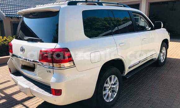 Nunua Ilio tumika Toyota Land Cruiser Nyeupe Gari ndani ya Dar es Salaam nchini Dar es Salaam Nunua Ilio tumika Toyota Land Cruiser Nyeupe Gari ndani ya Dar es Salaam nchini Dar es Salaam