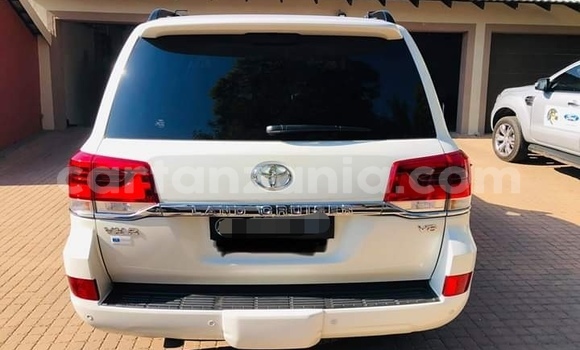 Nunua Ilio tumika Toyota Land Cruiser Nyeupe Gari ndani ya Dar es Salaam nchini Dar es Salaam Nunua Ilio tumika Toyota Land Cruiser Nyeupe Gari ndani ya Dar es Salaam nchini Dar es Salaam