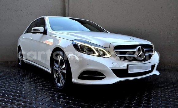 Buy Used Mercedes‒Benz E–Class White Car in Dar es Salaam in Dar es Salaam