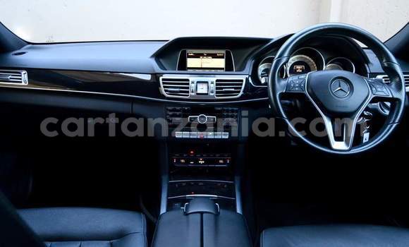 Nunua Ilio tumika Mercedes‒Benz E–Class Nyeupe Gari ndani ya Dar es Salaam nchini Dar es Salaam Nunua Ilio tumika Mercedes‒Benz E–Class Nyeupe Gari ndani ya Dar es Salaam nchini Dar es Salaam