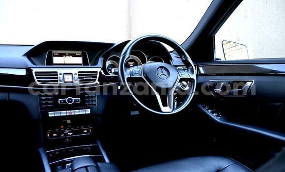 Nunua Ilio tumika Mercedes‒Benz E–Class Nyeupe Gari ndani ya Dar es Salaam nchini Dar es Salaam Nunua Ilio tumika Mercedes‒Benz E–Class Nyeupe Gari ndani ya Dar es Salaam nchini Dar es Salaam