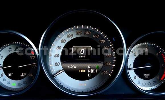 Nunua Ilio tumika Mercedes‒Benz E–Class Nyeupe Gari ndani ya Dar es Salaam nchini Dar es Salaam Nunua Ilio tumika Mercedes‒Benz E–Class Nyeupe Gari ndani ya Dar es Salaam nchini Dar es Salaam