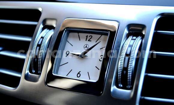 Nunua Ilio tumika Mercedes‒Benz E–Class Nyeupe Gari ndani ya Dar es Salaam nchini Dar es Salaam Nunua Ilio tumika Mercedes‒Benz E–Class Nyeupe Gari ndani ya Dar es Salaam nchini Dar es Salaam