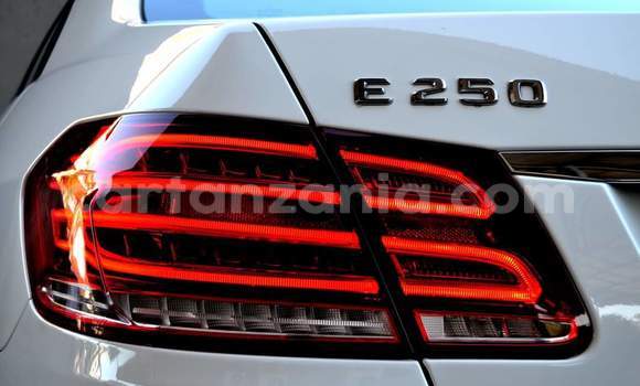 Nunua Ilio tumika Mercedes‒Benz E–Class Nyeupe Gari ndani ya Dar es Salaam nchini Dar es Salaam Nunua Ilio tumika Mercedes‒Benz E–Class Nyeupe Gari ndani ya Dar es Salaam nchini Dar es Salaam