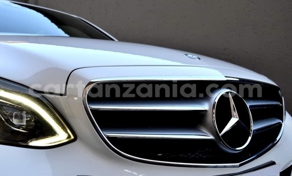 Nunua Ilio tumika Mercedes‒Benz E–Class Nyeupe Gari ndani ya Dar es Salaam nchini Dar es Salaam Nunua Ilio tumika Mercedes‒Benz E–Class Nyeupe Gari ndani ya Dar es Salaam nchini Dar es Salaam