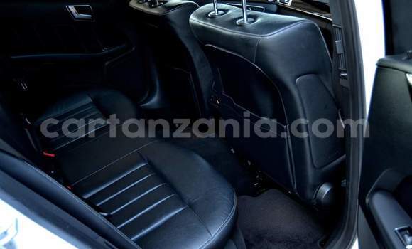 Nunua Ilio tumika Mercedes‒Benz E–Class Nyeupe Gari ndani ya Dar es Salaam nchini Dar es Salaam Nunua Ilio tumika Mercedes‒Benz E–Class Nyeupe Gari ndani ya Dar es Salaam nchini Dar es Salaam
