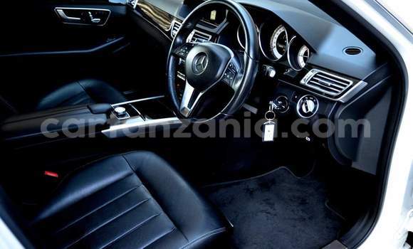 Nunua Ilio tumika Mercedes‒Benz E–Class Nyeupe Gari ndani ya Dar es Salaam nchini Dar es Salaam Nunua Ilio tumika Mercedes‒Benz E–Class Nyeupe Gari ndani ya Dar es Salaam nchini Dar es Salaam