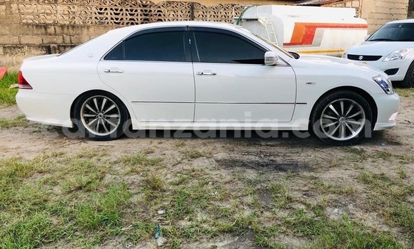 Buy Used Toyota Crown White Car in Dar es Salaam in Dar es Salaam Buy Used Toyota Crown White Car in Dar es Salaam in Dar es Salaam