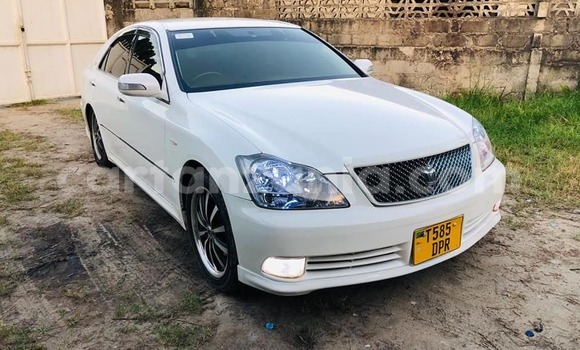 Buy Used Toyota Crown White Car in Dar es Salaam in Dar es Salaam Buy Used Toyota Crown White Car in Dar es Salaam in Dar es Salaam