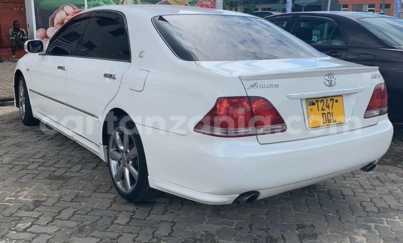 Buy Used Toyota Crown White Car in Dar es Salaam in Dar es Salaam Buy Used Toyota Crown White Car in Dar es Salaam in Dar es Salaam