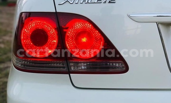 Buy Used Toyota Crown White Car in Dar es Salaam in Dar es Salaam Buy Used Toyota Crown White Car in Dar es Salaam in Dar es Salaam
