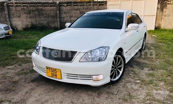 Buy Used Toyota Crown White Car in Dar es Salaam in Dar es Salaam Buy Used Toyota Crown White Car in Dar es Salaam in Dar es Salaam