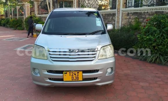 Nunua Ilio tumika Toyota Noah Fedha Gari ndani ya Dar es Salaam nchini Dar es Salaam Nunua Ilio tumika Toyota Noah Fedha Gari ndani ya Dar es Salaam nchini Dar es Salaam