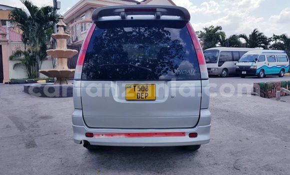 Nunua Ilio tumika Toyota Noah Fedha Gari ndani ya Dar es Salaam nchini Dar es Salaam Nunua Ilio tumika Toyota Noah Fedha Gari ndani ya Dar es Salaam nchini Dar es Salaam