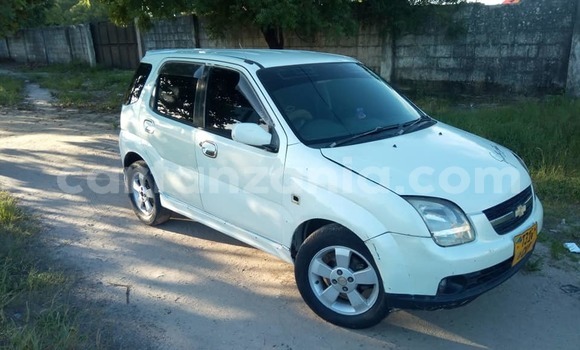 Buy Used Suzuki Swift White Car in Dar es Salaam in Dar es Salaam