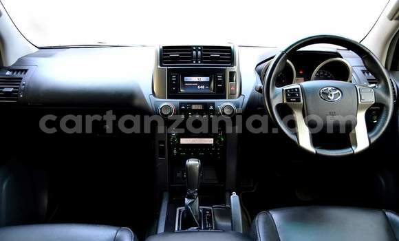 Nunua Ilio tumika Toyota Land Cruiser Prado Nyeupe Gari ndani ya Dar es Salaam nchini Dar es Salaam Nunua Ilio tumika Toyota Land Cruiser Prado Nyeupe Gari ndani ya Dar es Salaam nchini Dar es Salaam