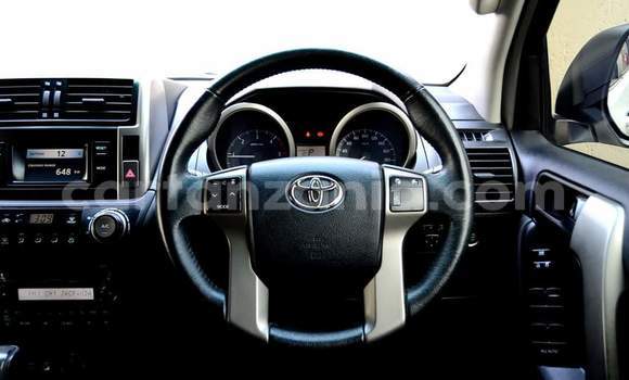 Nunua Ilio tumika Toyota Land Cruiser Prado Nyeupe Gari ndani ya Dar es Salaam nchini Dar es Salaam Nunua Ilio tumika Toyota Land Cruiser Prado Nyeupe Gari ndani ya Dar es Salaam nchini Dar es Salaam
