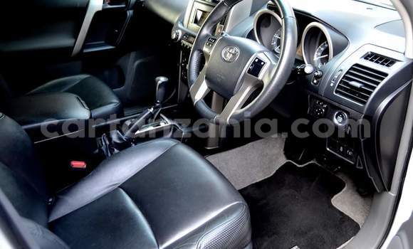 Nunua Ilio tumika Toyota Land Cruiser Prado Nyeupe Gari ndani ya Dar es Salaam nchini Dar es Salaam Nunua Ilio tumika Toyota Land Cruiser Prado Nyeupe Gari ndani ya Dar es Salaam nchini Dar es Salaam