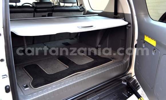 Nunua Ilio tumika Toyota Land Cruiser Prado Nyeupe Gari ndani ya Dar es Salaam nchini Dar es Salaam Nunua Ilio tumika Toyota Land Cruiser Prado Nyeupe Gari ndani ya Dar es Salaam nchini Dar es Salaam