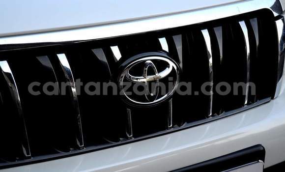 Nunua Ilio tumika Toyota Land Cruiser Prado Nyeupe Gari ndani ya Dar es Salaam nchini Dar es Salaam Nunua Ilio tumika Toyota Land Cruiser Prado Nyeupe Gari ndani ya Dar es Salaam nchini Dar es Salaam