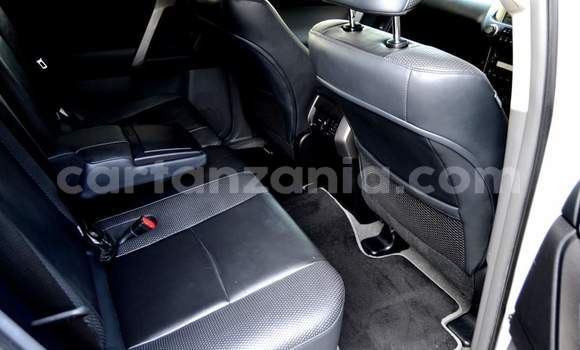Nunua Ilio tumika Toyota Land Cruiser Prado Nyeupe Gari ndani ya Dar es Salaam nchini Dar es Salaam Nunua Ilio tumika Toyota Land Cruiser Prado Nyeupe Gari ndani ya Dar es Salaam nchini Dar es Salaam