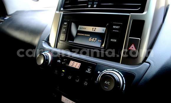 Nunua Ilio tumika Toyota Land Cruiser Prado Nyeupe Gari ndani ya Dar es Salaam nchini Dar es Salaam Nunua Ilio tumika Toyota Land Cruiser Prado Nyeupe Gari ndani ya Dar es Salaam nchini Dar es Salaam