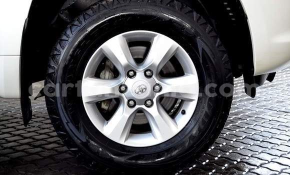 Nunua Ilio tumika Toyota Land Cruiser Prado Nyeupe Gari ndani ya Dar es Salaam nchini Dar es Salaam Nunua Ilio tumika Toyota Land Cruiser Prado Nyeupe Gari ndani ya Dar es Salaam nchini Dar es Salaam
