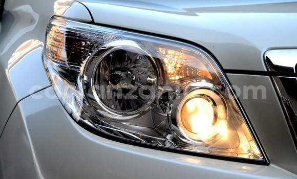 Nunua Ilio tumika Toyota Land Cruiser Prado Nyeupe Gari ndani ya Dar es Salaam nchini Dar es Salaam Nunua Ilio tumika Toyota Land Cruiser Prado Nyeupe Gari ndani ya Dar es Salaam nchini Dar es Salaam