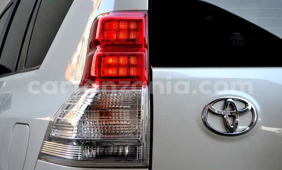 Nunua Ilio tumika Toyota Land Cruiser Prado Nyeupe Gari ndani ya Dar es Salaam nchini Dar es Salaam Nunua Ilio tumika Toyota Land Cruiser Prado Nyeupe Gari ndani ya Dar es Salaam nchini Dar es Salaam