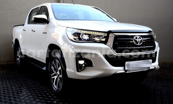 Buy Used Toyota Hilux White Car in Dar es Salaam in Dar es Salaam