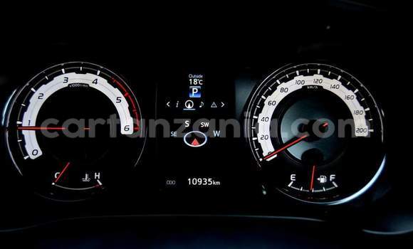 Nunua Ilio tumika Toyota Hilux Nyeupe Gari ndani ya Dar es Salaam nchini Dar es Salaam Nunua Ilio tumika Toyota Hilux Nyeupe Gari ndani ya Dar es Salaam nchini Dar es Salaam