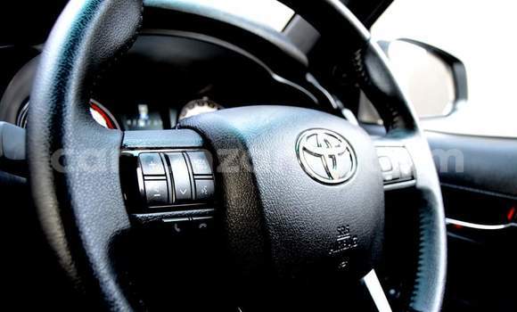 Nunua Ilio tumika Toyota Hilux Nyeupe Gari ndani ya Dar es Salaam nchini Dar es Salaam Nunua Ilio tumika Toyota Hilux Nyeupe Gari ndani ya Dar es Salaam nchini Dar es Salaam