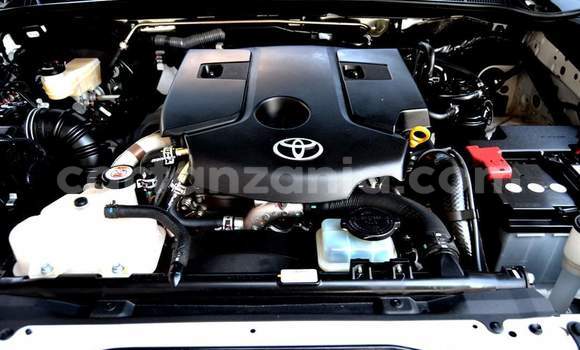 Nunua Ilio tumika Toyota Hilux Nyeupe Gari ndani ya Dar es Salaam nchini Dar es Salaam Nunua Ilio tumika Toyota Hilux Nyeupe Gari ndani ya Dar es Salaam nchini Dar es Salaam