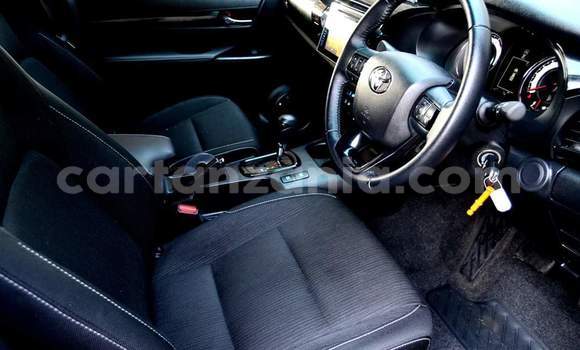 Nunua Ilio tumika Toyota Hilux Nyeupe Gari ndani ya Dar es Salaam nchini Dar es Salaam Nunua Ilio tumika Toyota Hilux Nyeupe Gari ndani ya Dar es Salaam nchini Dar es Salaam