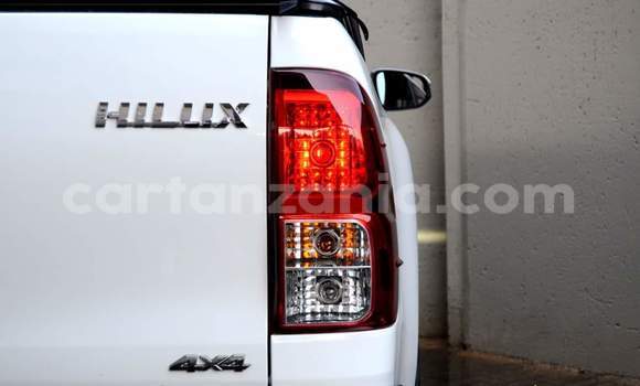 Nunua Ilio tumika Toyota Hilux Nyeupe Gari ndani ya Dar es Salaam nchini Dar es Salaam Nunua Ilio tumika Toyota Hilux Nyeupe Gari ndani ya Dar es Salaam nchini Dar es Salaam