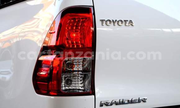 Nunua Ilio tumika Toyota Hilux Nyeupe Gari ndani ya Dar es Salaam nchini Dar es Salaam Nunua Ilio tumika Toyota Hilux Nyeupe Gari ndani ya Dar es Salaam nchini Dar es Salaam