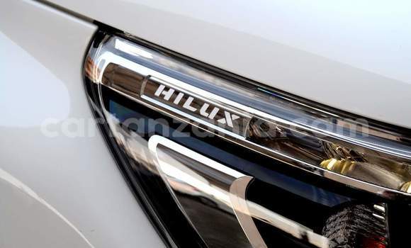 Nunua Ilio tumika Toyota Hilux Nyeupe Gari ndani ya Dar es Salaam nchini Dar es Salaam Nunua Ilio tumika Toyota Hilux Nyeupe Gari ndani ya Dar es Salaam nchini Dar es Salaam